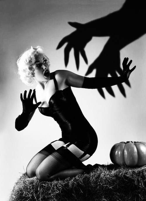 vintage halloween pinup picture